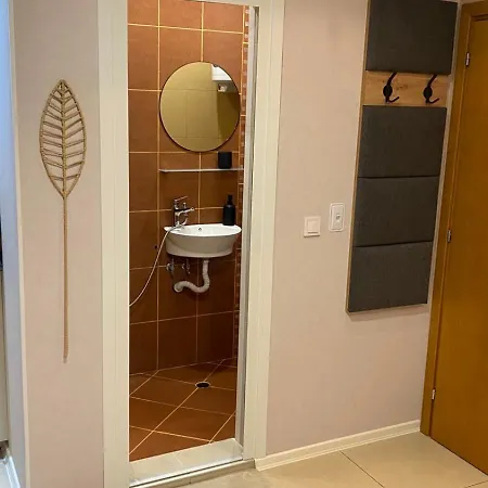 Leon - Cozy & Fully Equipped Flat In By Flat Manаger Apartment